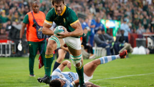 South Africa's lock Eben Etzebeth runs to score a try during the Rugby Championship final-round match between South Africa and Argentina at Ellis Park in Johannesburg on July 29, 2023.