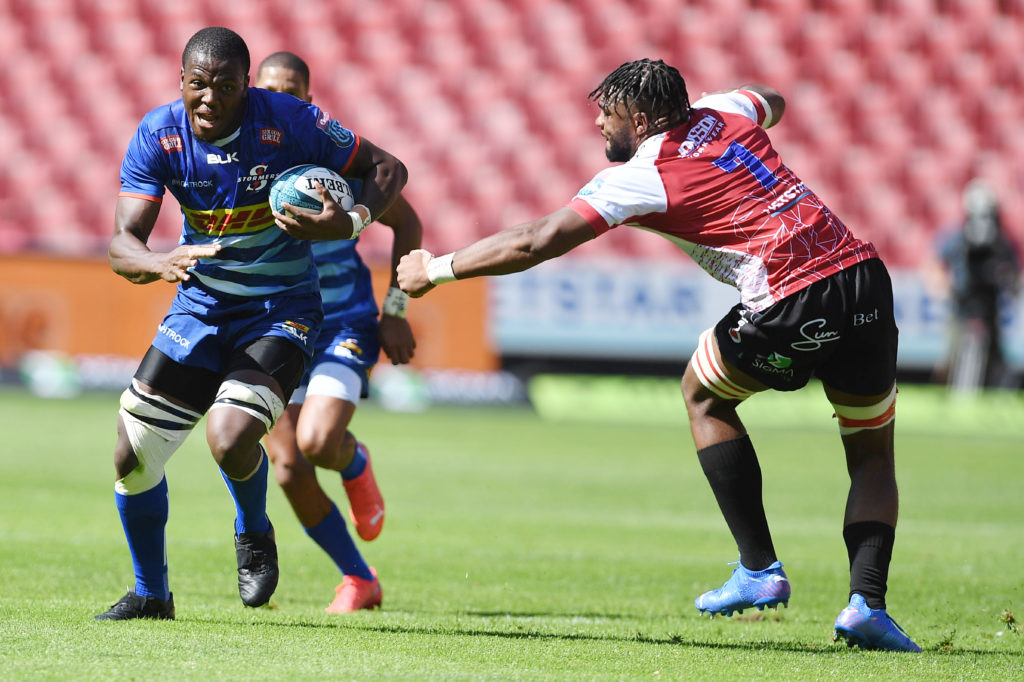 JOHANNESBURG, SOUTH AFRICA - FEBRUARY 12: Hacjivah Dayimani of DHL Stormers and Vincent Tshituka of Emirates Lions during the United Rugby Championship match between Emirates Lions and DHL Stormers at Emirates Airline Park on February 12, 2022 in Johannesburg, South Africa. (Photo by Lefty Shivambu/Gallo Images)