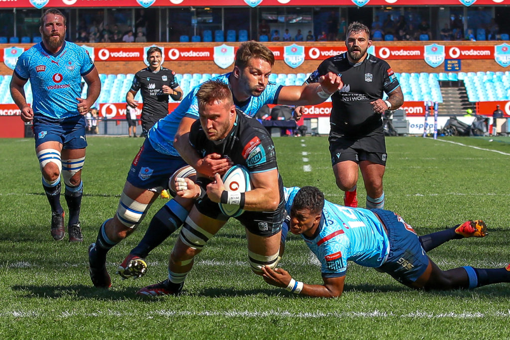 PRETORIA, SOUTH AFRICA - MAY 11: Ruan Vermaak of the Vodacom Blue Bulls tries to stop Matt Fagerson of the Glasgow Warriors from scoring his try during the United Rugby Championship match between Vodacom Bulls and Glasgow Warriors at Loftus Versfeld on May 11, 2024 in Pretoria, South Africa. (Photo by Gordon Arons/Gallo Images)
