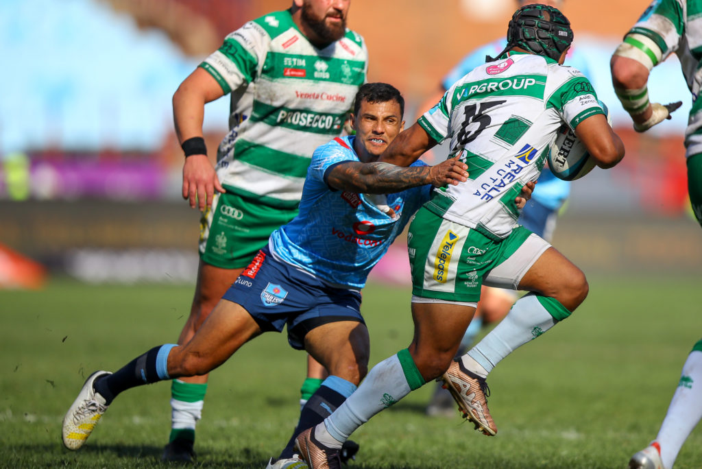 PRETORIA, SOUTH AFRICA - MAY 18: Embrose Papier of the Vodacom Blue Bulls in to tackle Rhyno Smith of Benetton during the United Rugby Championship match between Vodacom Bulls and Benetton Rugby at Loftus Versfeld on May 18, 2024 in Pretoria, South Africa. (Photo by Gordon Arons/Gallo Images)