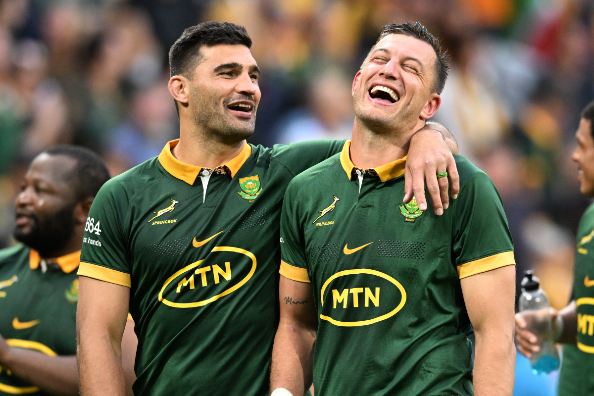 epa11541662 Damian de Allende (L) and Handre Pollard (R) of the Springboks celebrate winning the Rugby Championship match between the Australian Wallabies and the South African Springboks at Suncorp Stadium in Brisbane, Australia, 10 August 2024. EPA/DARREN ENGLAND NO ARCHIVING, EDITORIAL USE ONLY AUSTRALIA AND NEW ZEALAND OUT