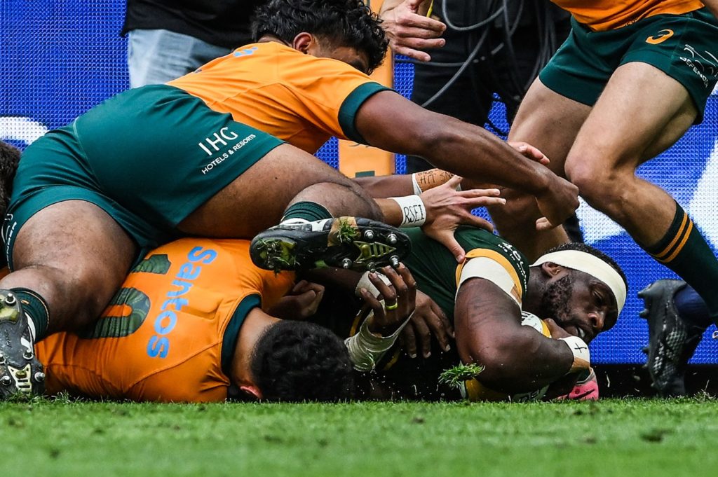 Siya Kolisi scores against the Wallabies in Brisbane