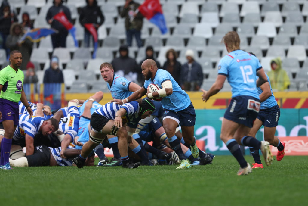 Nizaam Carr in action for the Vodacom Bulls against DHL Western Province at Cape Town Stadium